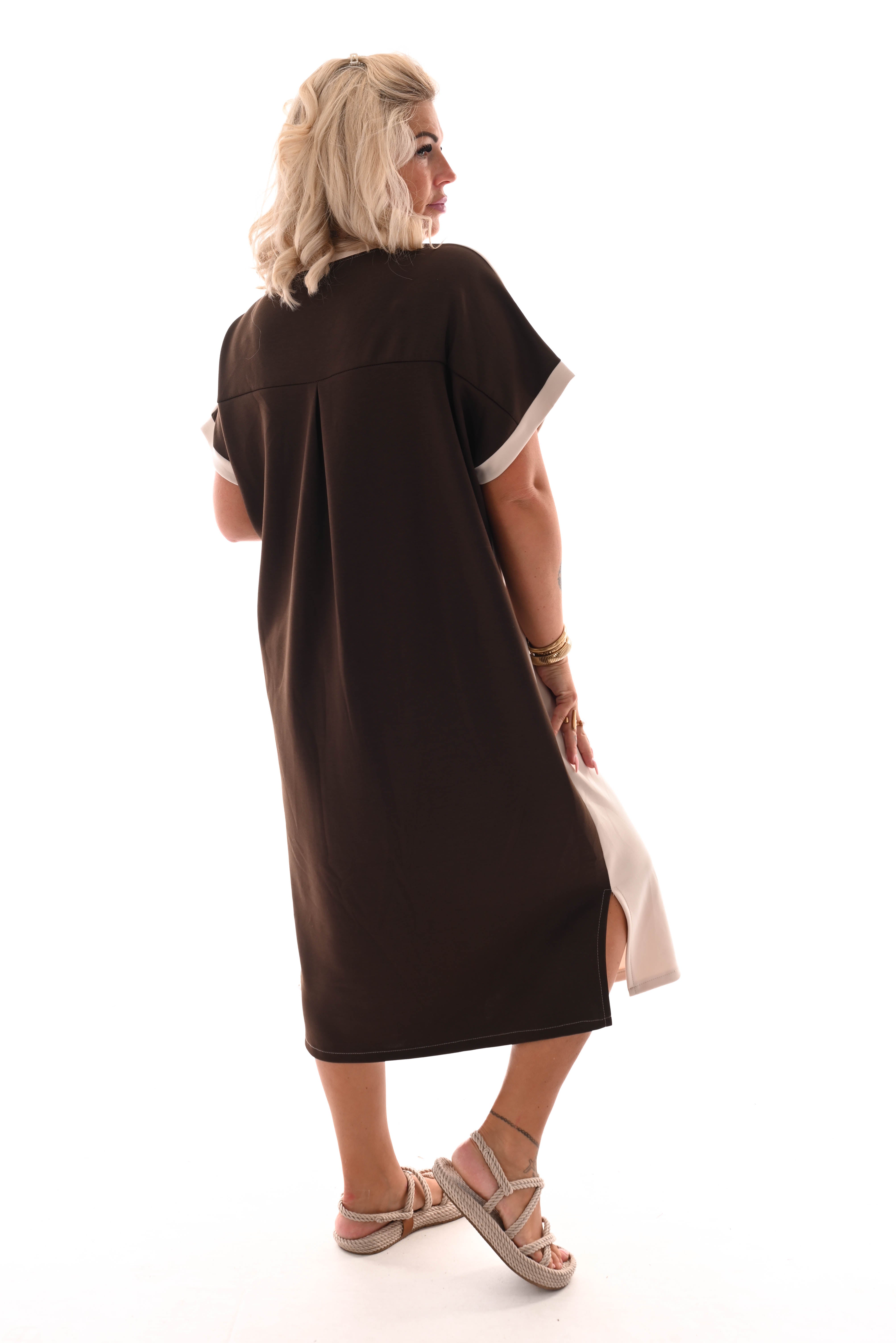 Livkurva ™ | Sweaterklänning med V-ringning Beige/Brun