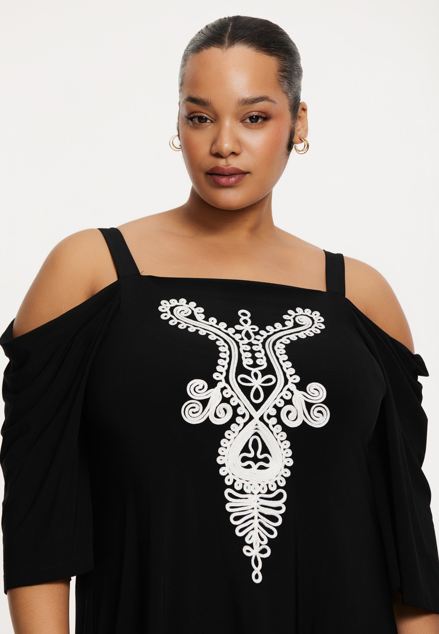 Livkurva ™ | Svart Off-Shoulder Klänning