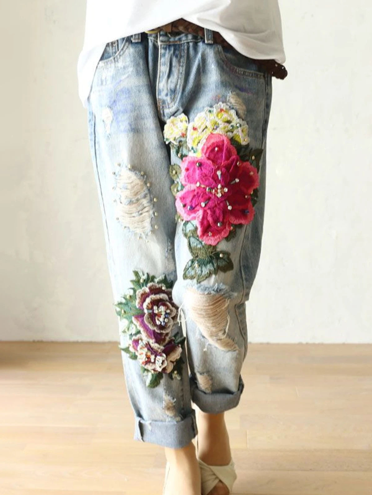 Livkurva ™ | Sommarjeans med Blombroderi