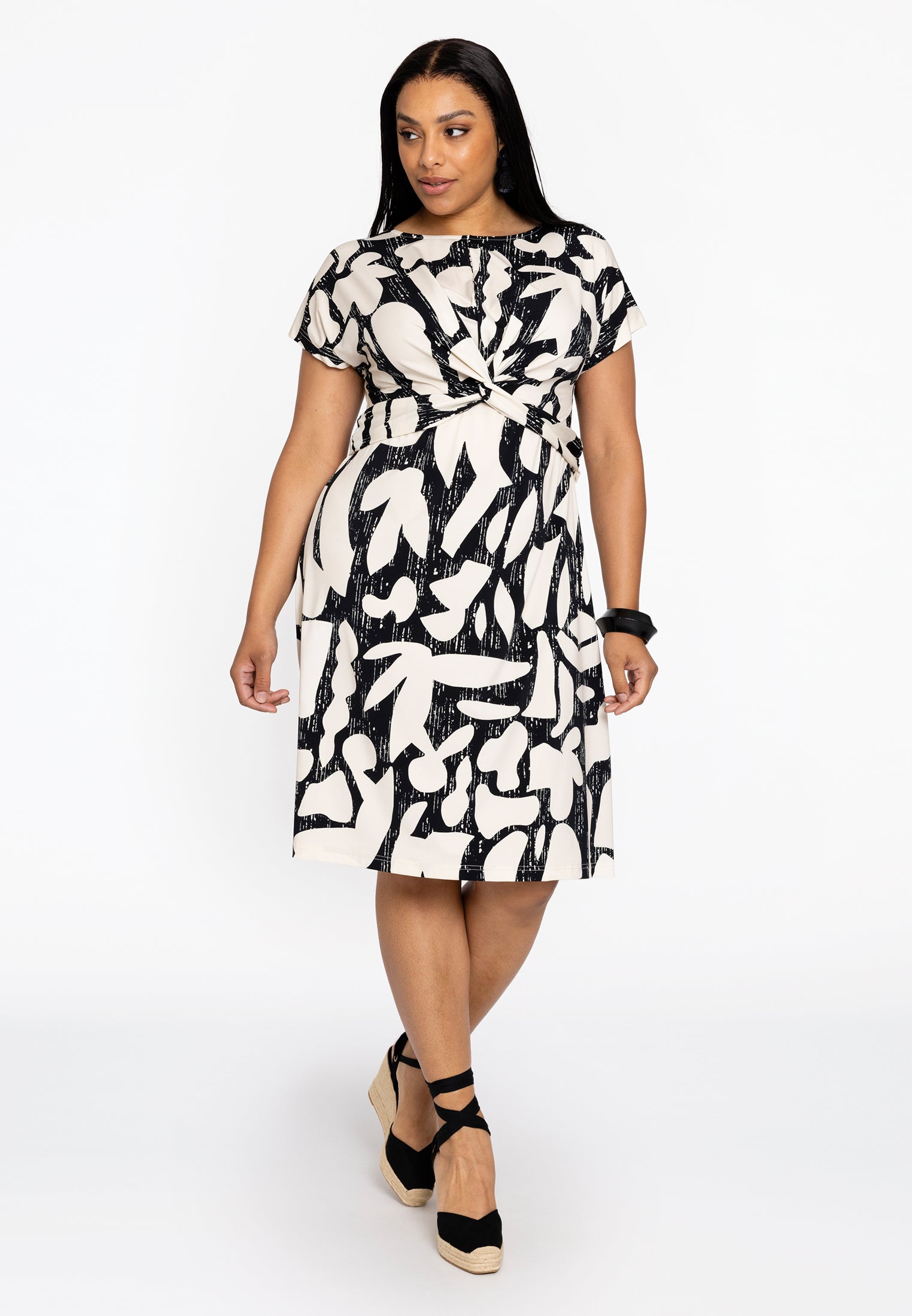 Livkurva ™ | Svartvit Sommarklänning