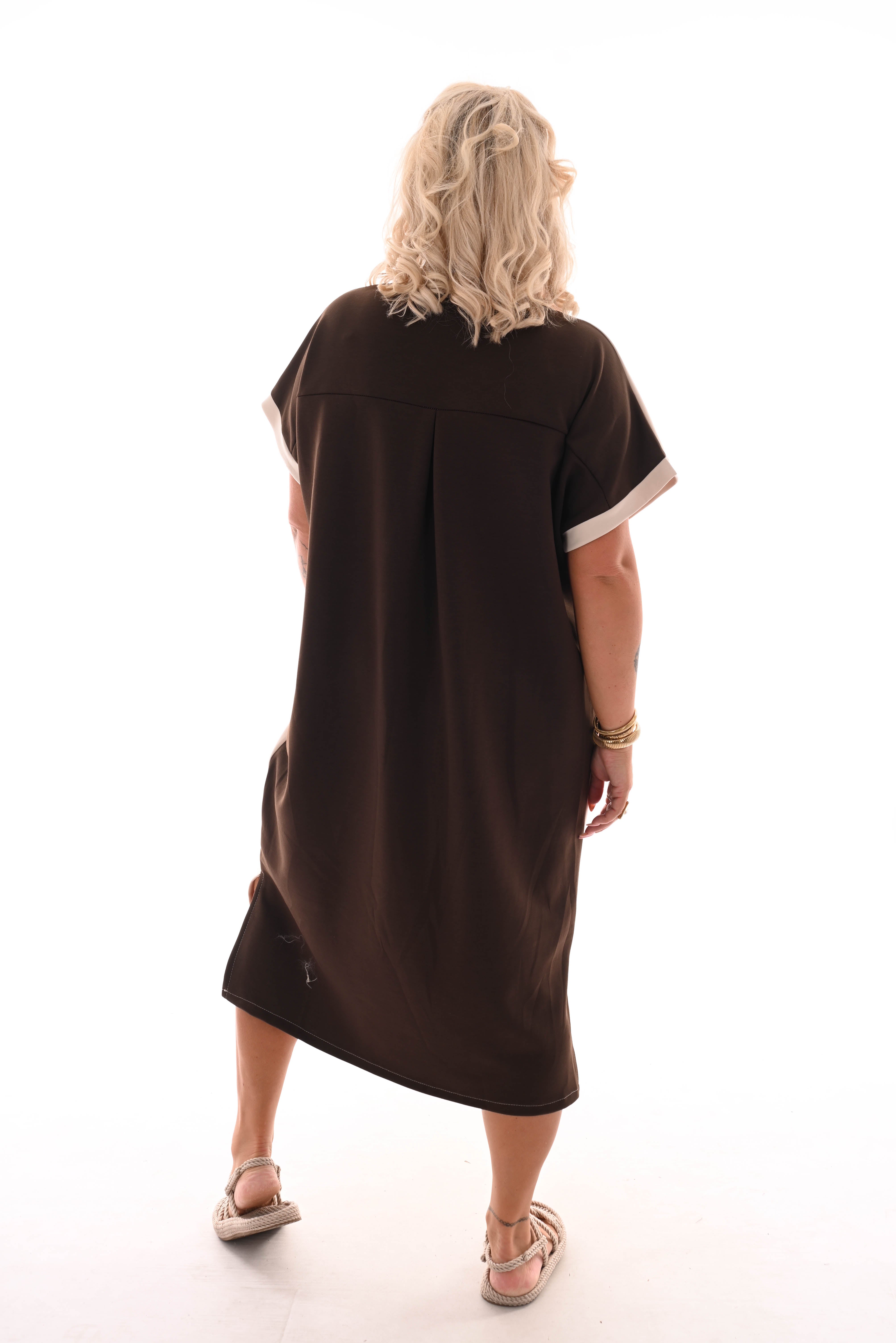 Livkurva ™ | Sweaterklänning med V-ringning Beige/Brun